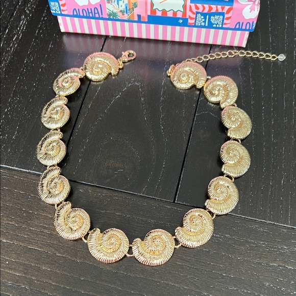 House of Harlow Gold Shell Necklace - Picture 3 of 9